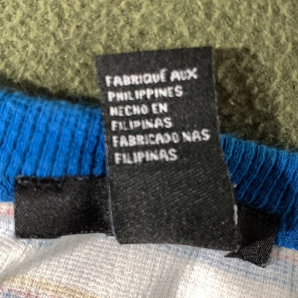 Forever 21 striped crop top.  Size Large.  Armpit to armpit is approx. 15 inches - Picture 3 of 4